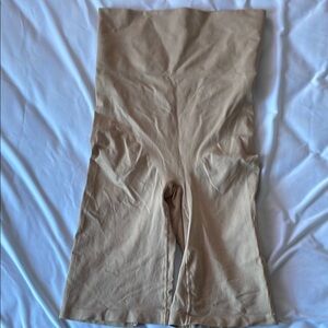 Like new shape wear size medium